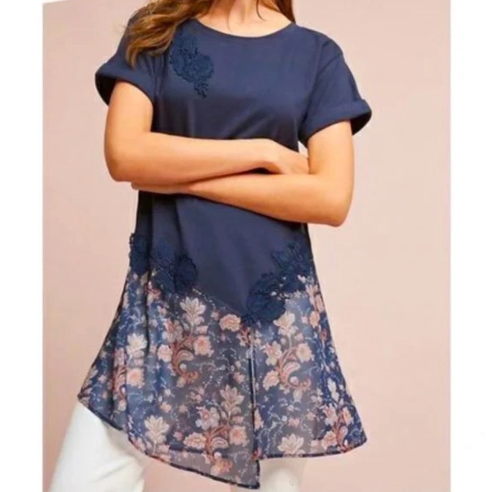Akemi + Kin Anthropologie Floral Embroidered Short Sleeve Sheer Slit Hem Tunic S